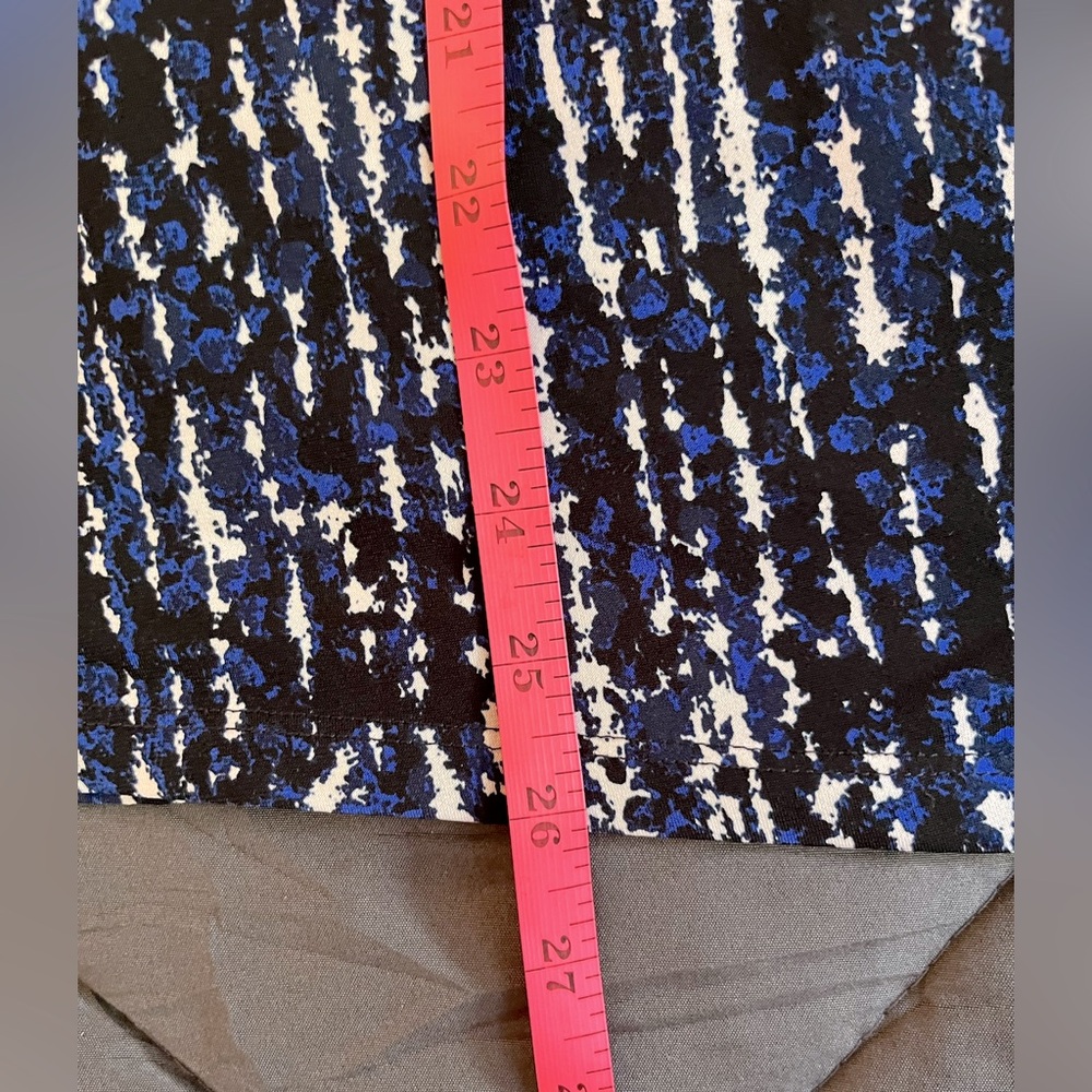 MICHAEL KORS Women's Asymmetrical cap sleeve blouse. Blue, Black, White.… - Picture 8 of 10